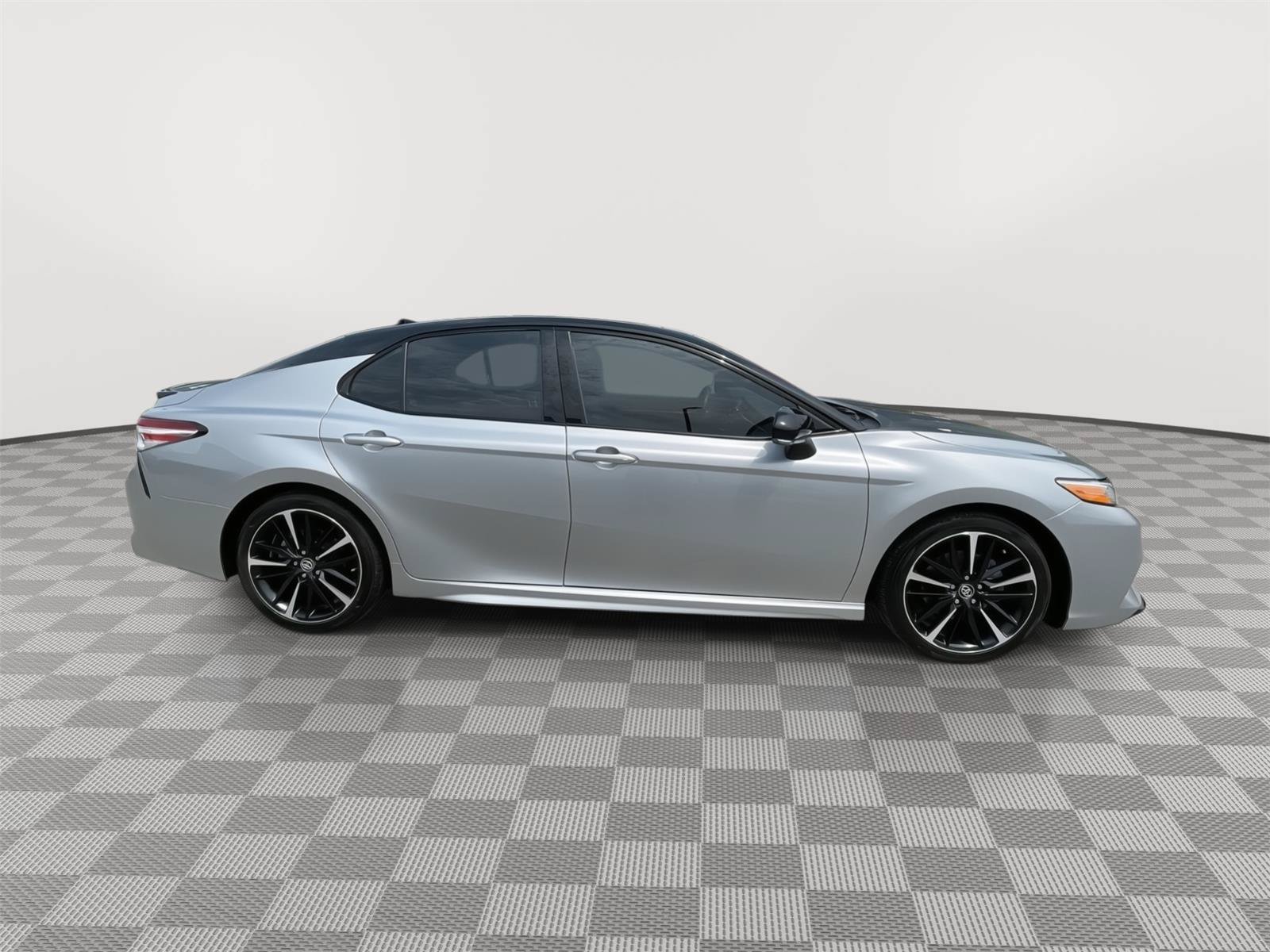 Used 2020 Toyota Camry XSE FWD image 16