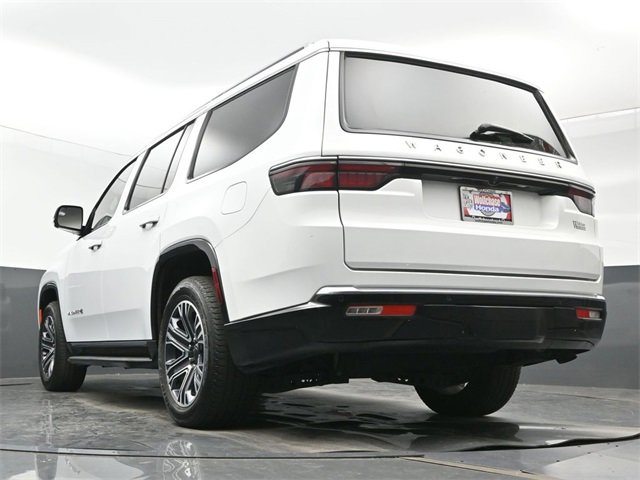Used 2024 Jeep Wagoneer Base w/ Premium Group I image 25