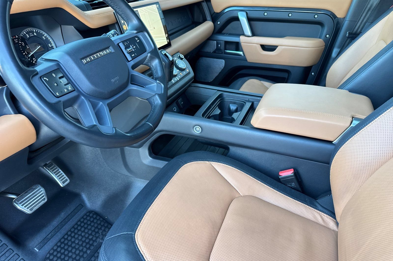 Used 2023 Land Rover Defender 130 X-Dynamic SE AWD/4WD image 9
