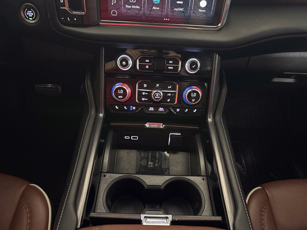 Used 2023 GMC Yukon Denali Ultimate AWD/4WD image 12