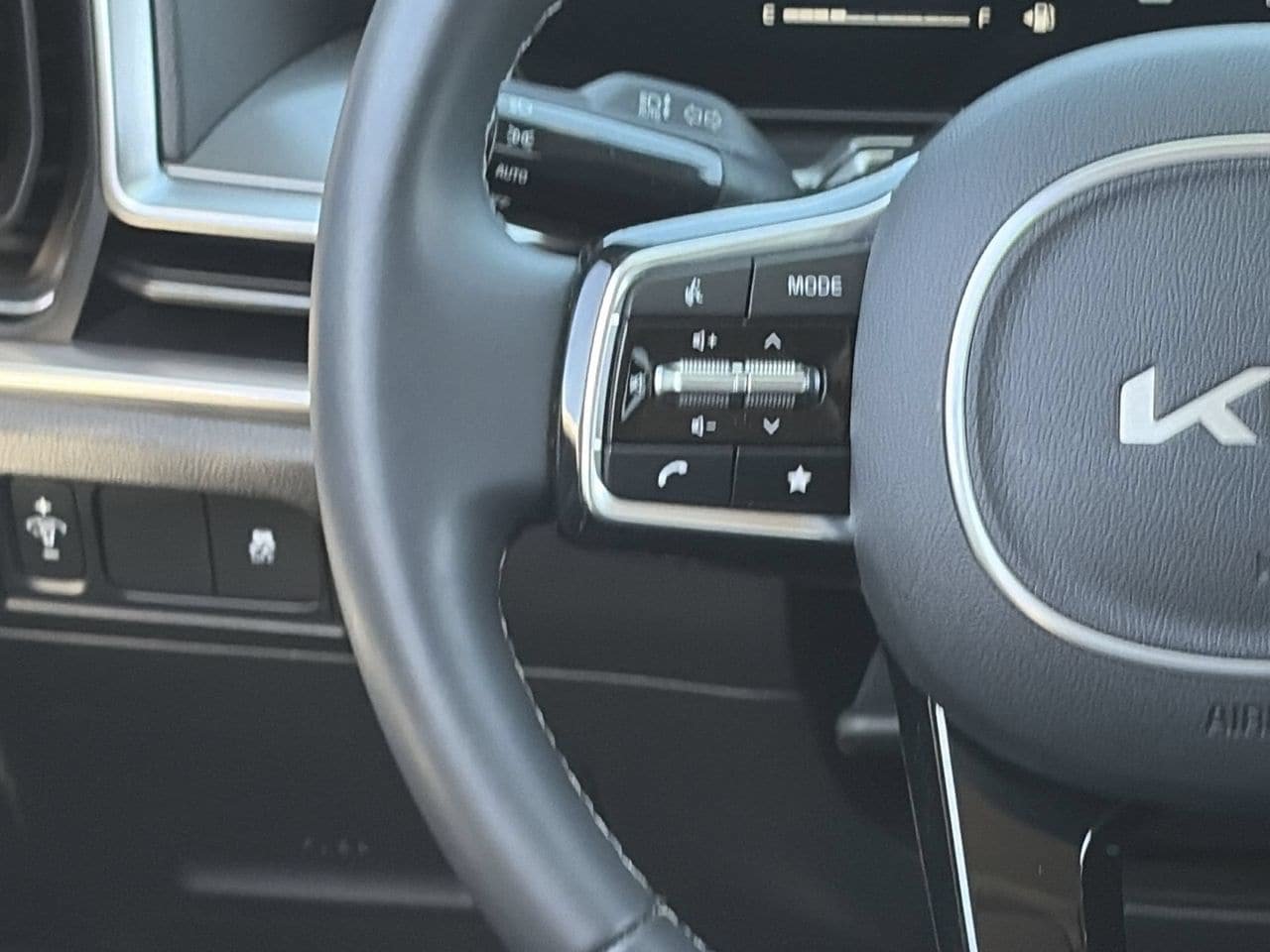 Certified 2025 Kia Sorento S w/ Panoramic Sunroof Package FWD image 22