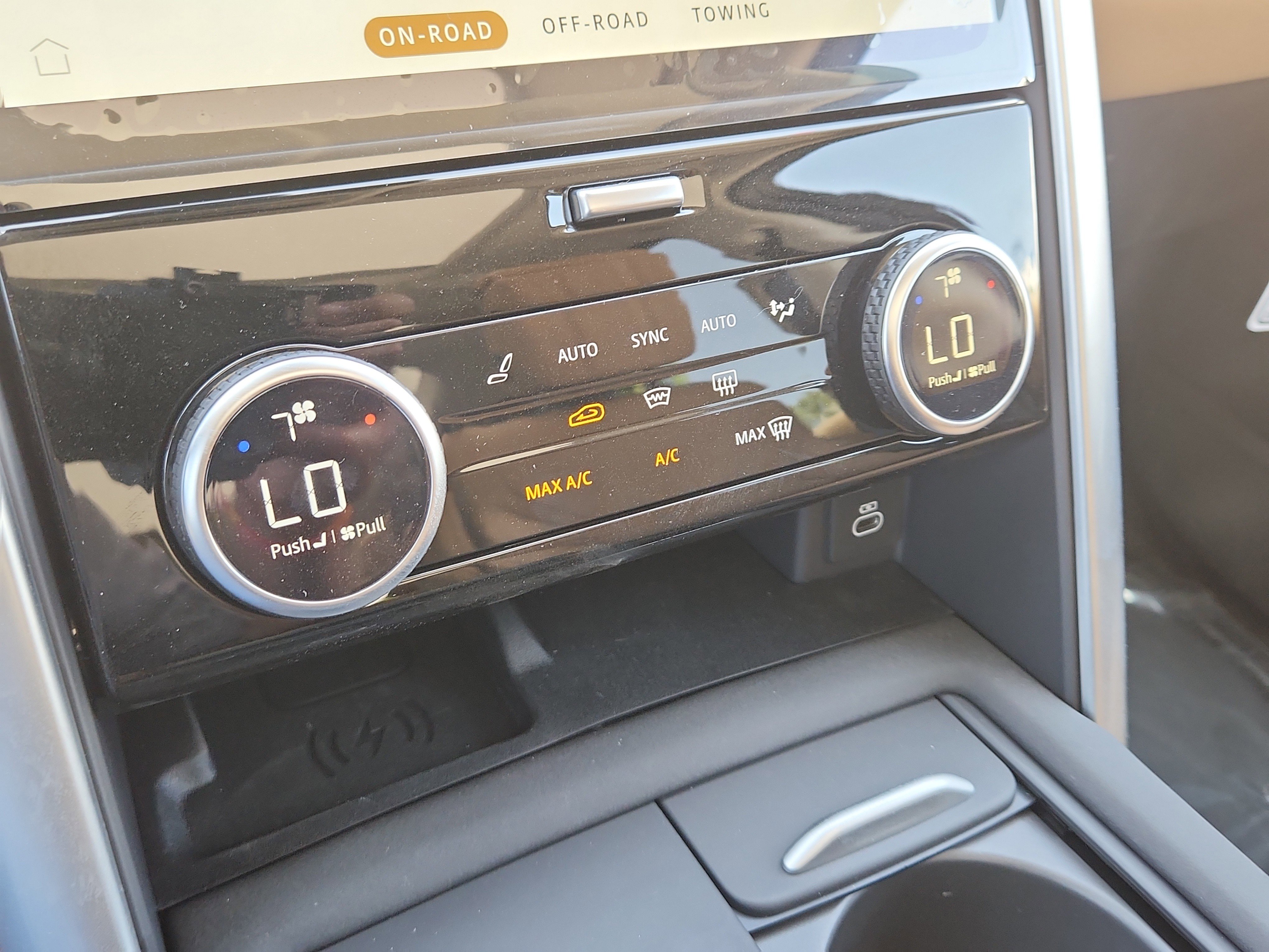 New 2025 Land Rover Discovery Metropolitan Edition image 29