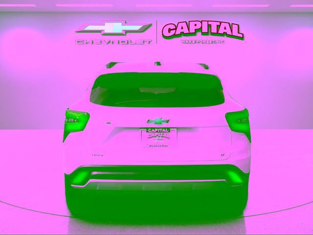 Used 2025 Chevrolet Trax LT w/ Driver Confidence Package FWD image 4