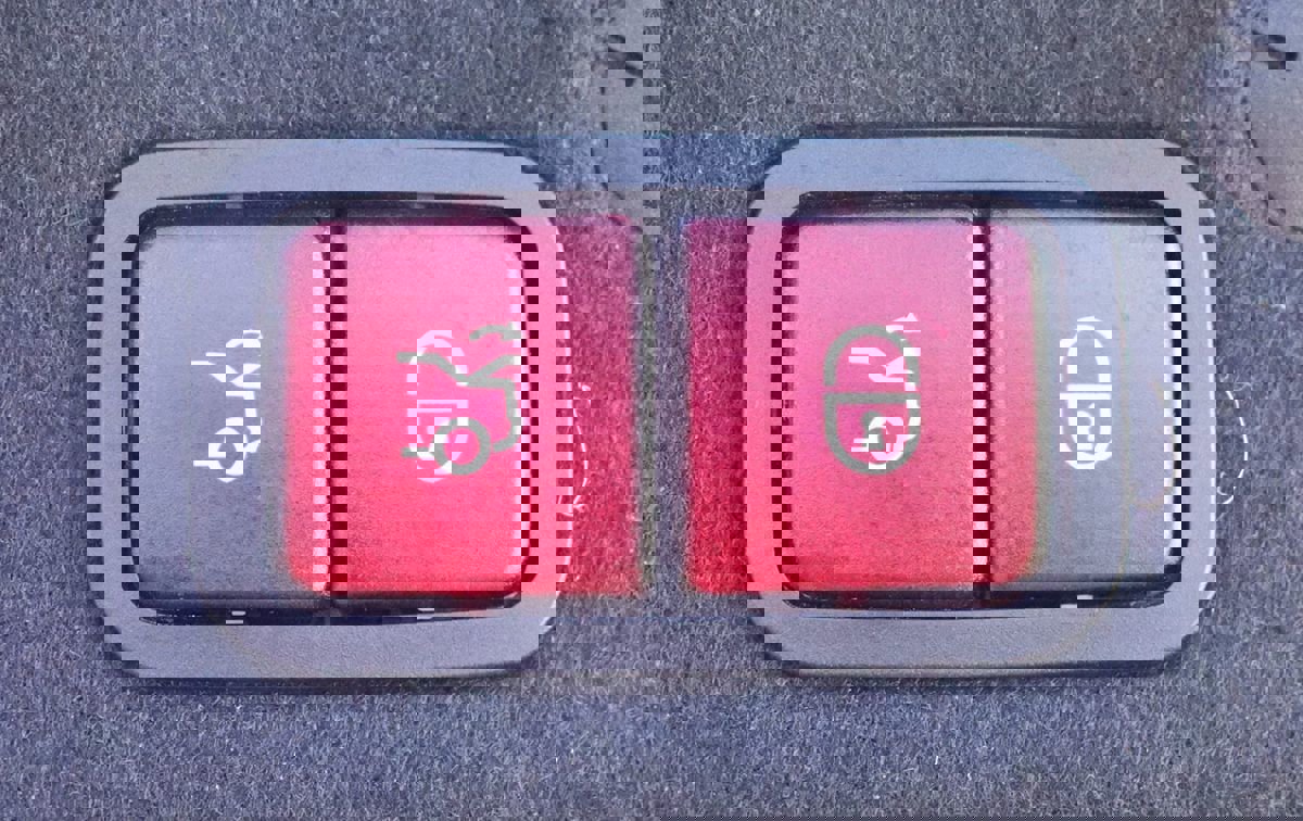 Used 2020 Mercedes-Benz C 300 Sedan w/ Premium Package image 25