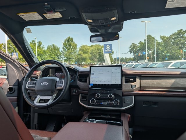 Used 2024 Ford Expedition Limited AWD/4WD image 14
