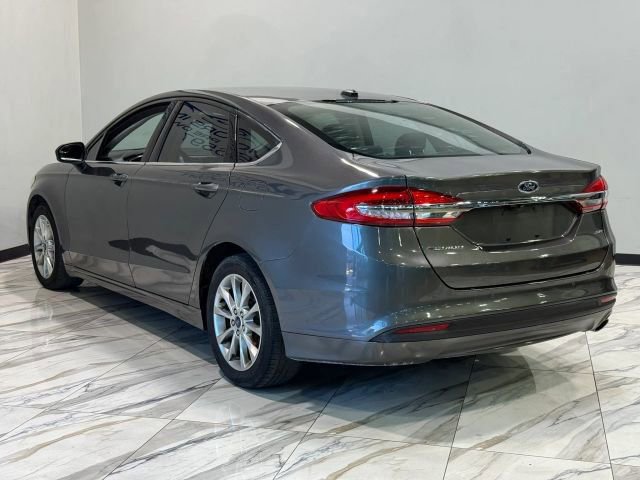 Used 2017 Ford Fusion SE w/ Fusion SE Technology Package FWD image 7