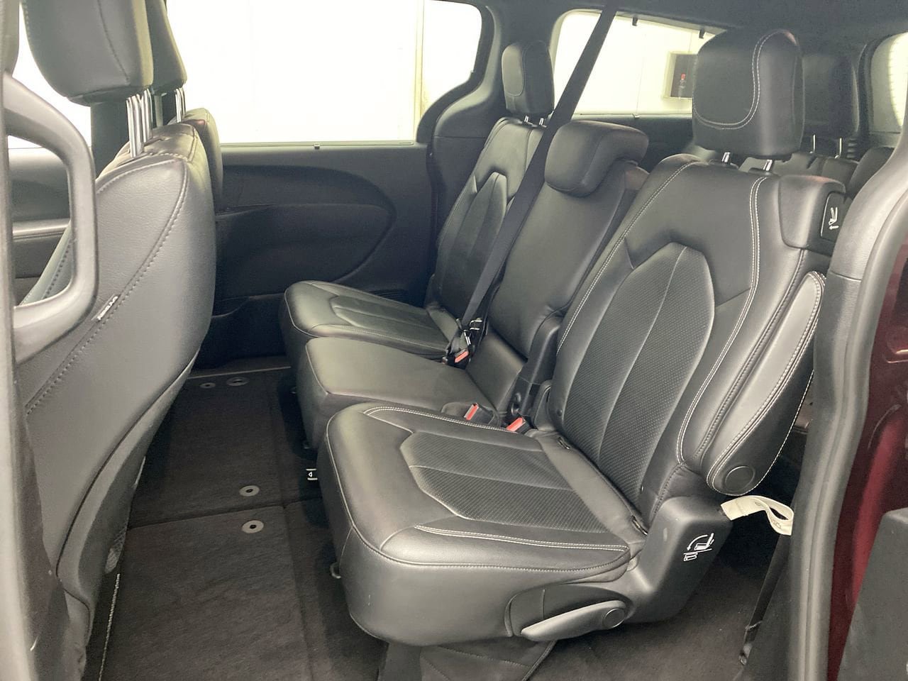 Used 2020 Chrysler Pacifica Touring-L w/ S Appearance Package FWD image 23