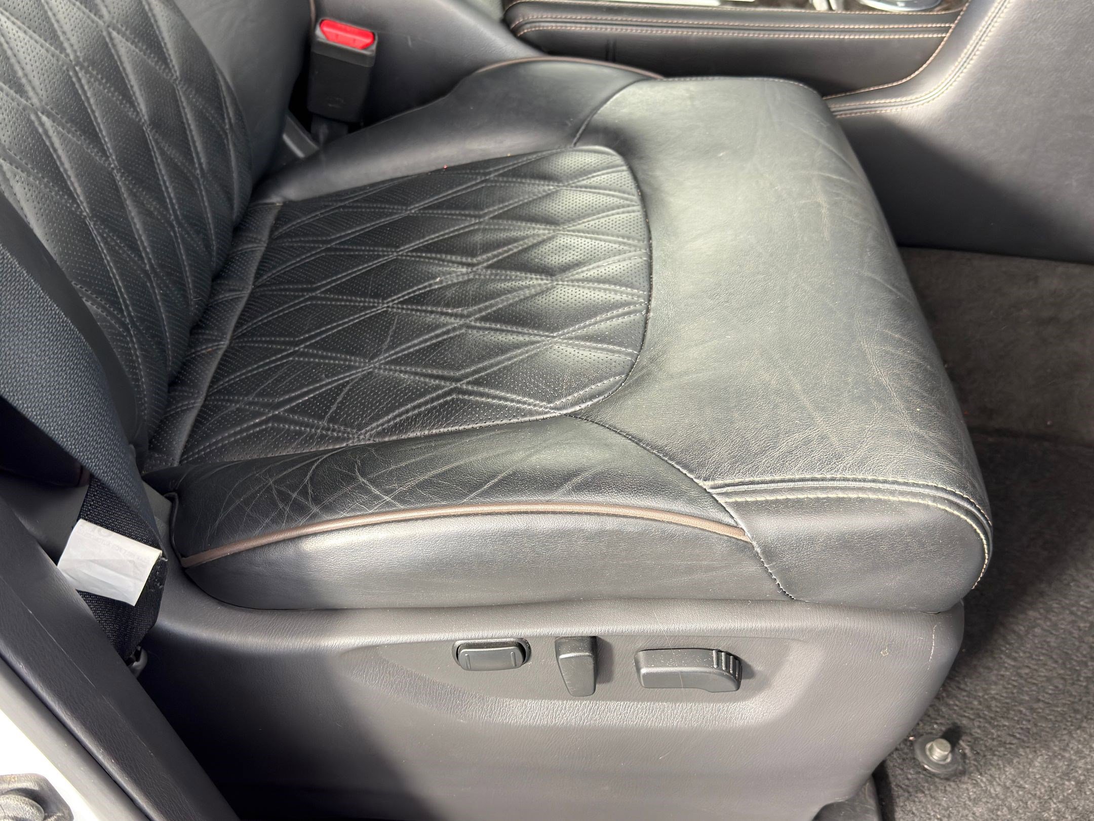 Used 2022 Nissan Armada Platinum w/ Captain's Chairs Package image 11