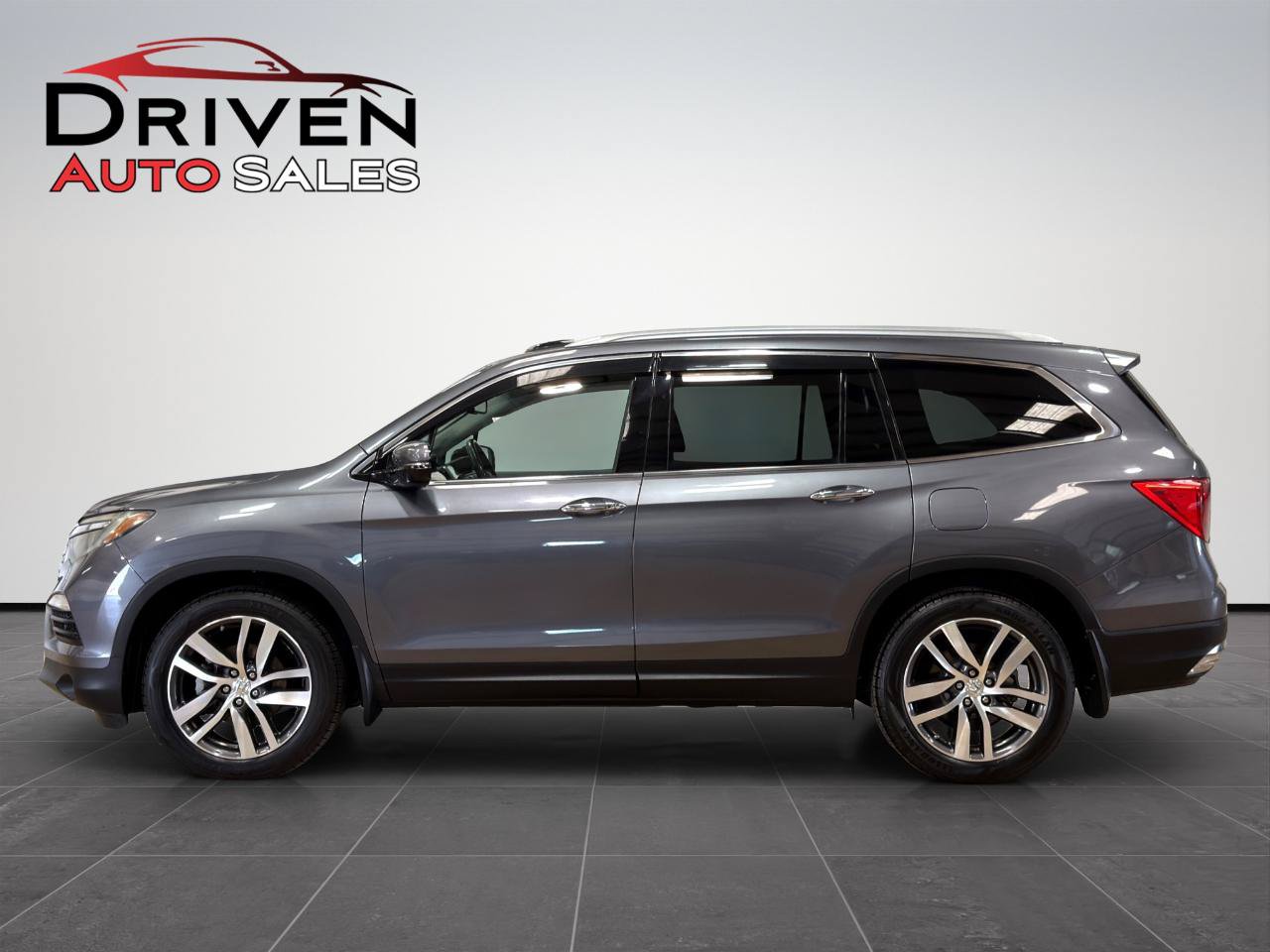 Used 2016 Honda Pilot Touring image 1