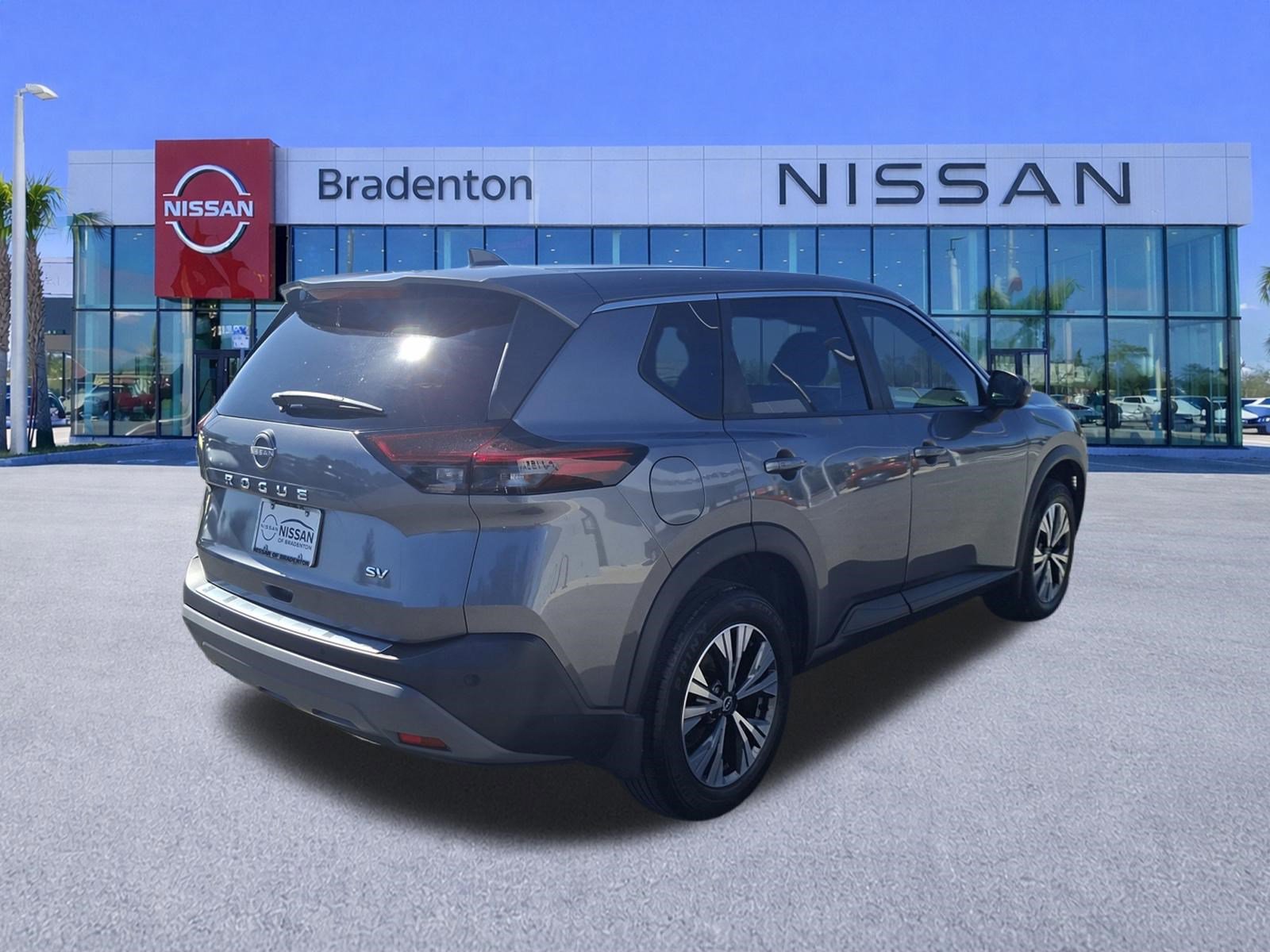 Used 2022 Nissan Rogue SV FWD image 5