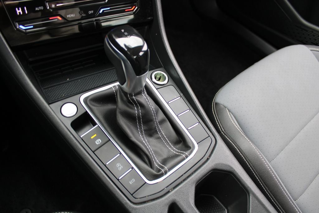 Certified 2025 Volkswagen Jetta SE w/ Black Wheel Package FWD image 19