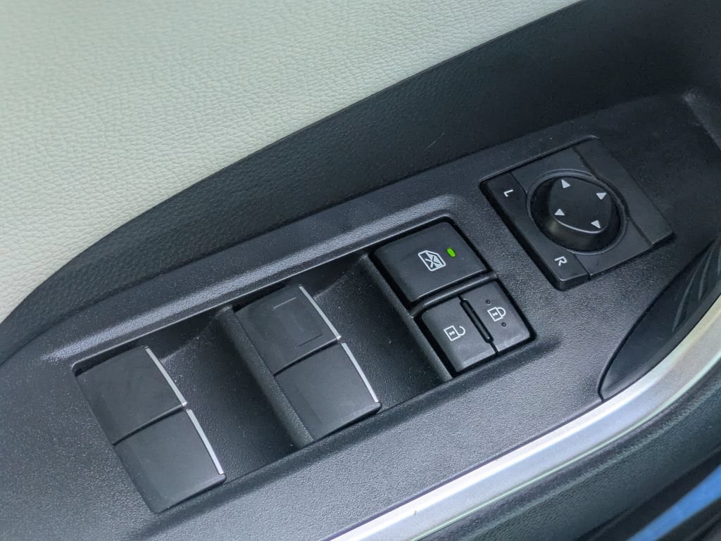 Used 2020 Toyota RAV4 Limited FWD image 41