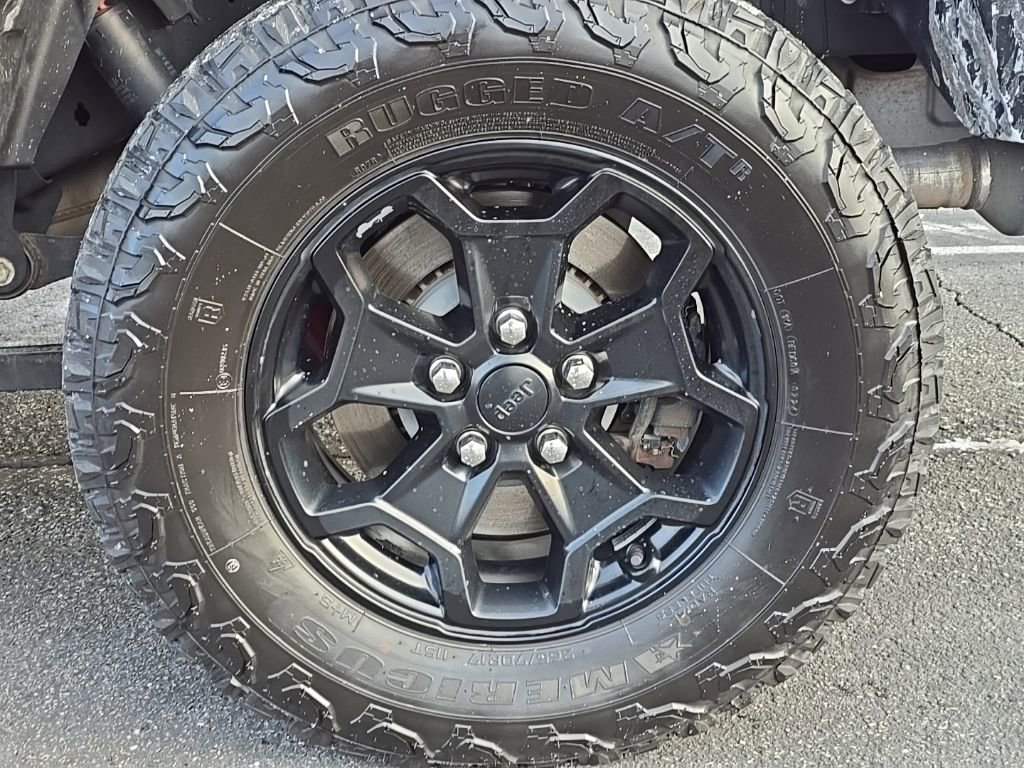 Used 2021 Jeep Gladiator Willys image 17