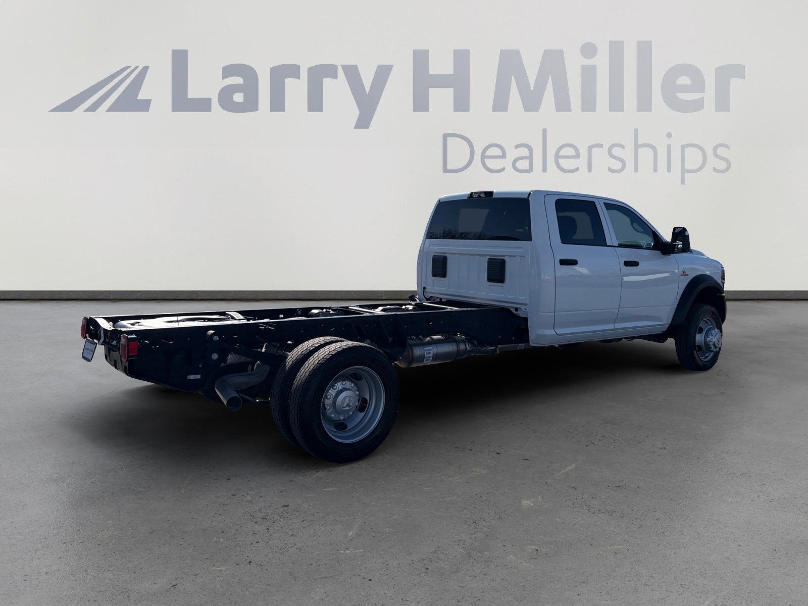 Used 2024 RAM 5500 Tradesman w/ Chrome Appearance Group image 5