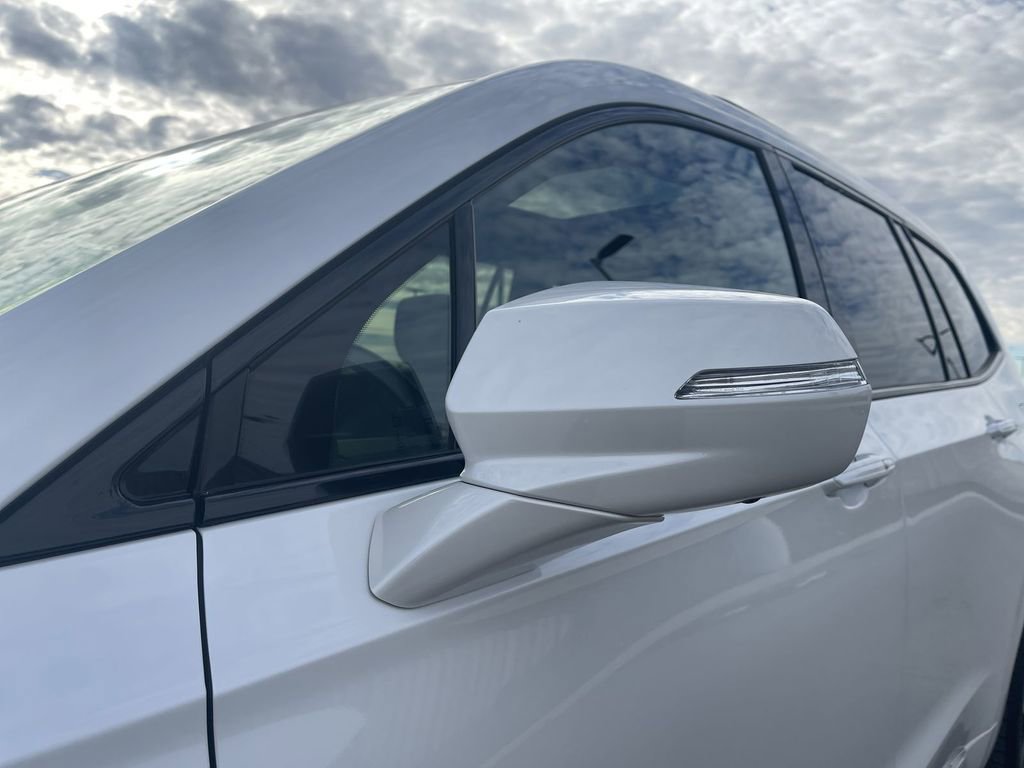 Used 2023 Cadillac XT6 Sport w/ Technology Package image 3