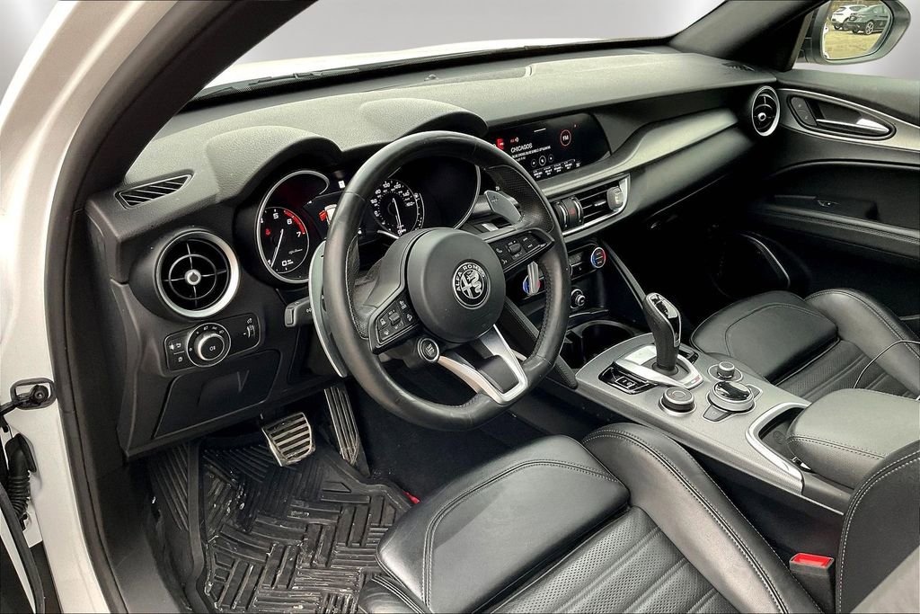 Used 2023 Alfa Romeo Stelvio Veloce image 17