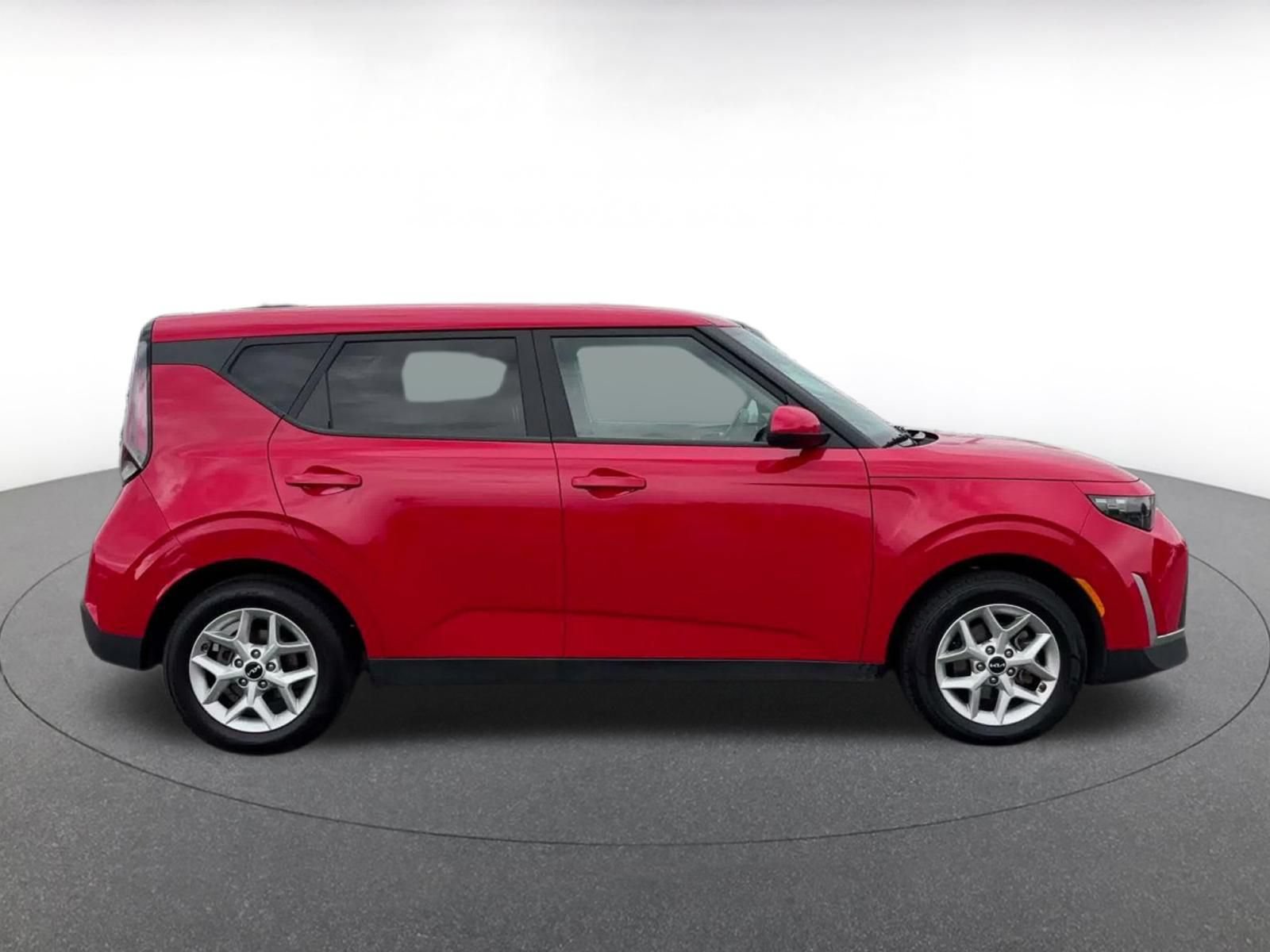Used 2025 Kia Soul LX w/ LX Technology Package FWD image 15