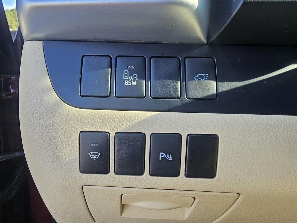 Used 2016 Toyota Highlander Limited image 13