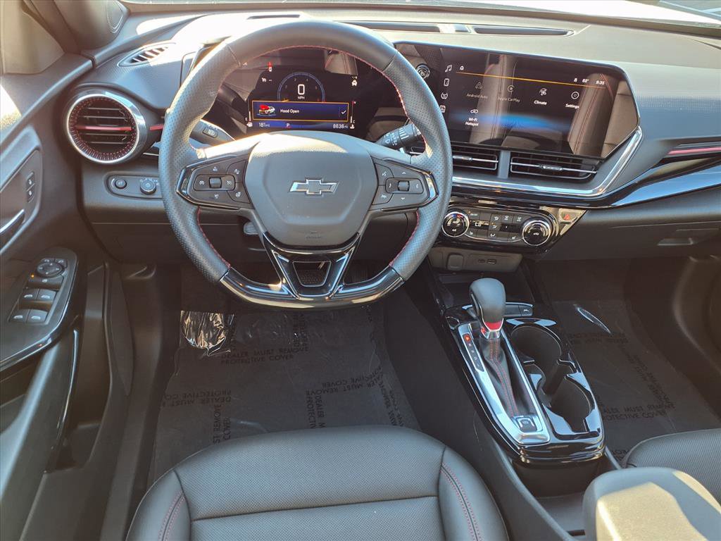Used 2025 Chevrolet Trax RS w/ Sunroof Package image 2