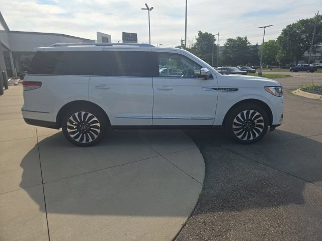 Certified 2022 Lincoln Navigator Black Label AWD/4WD image 2