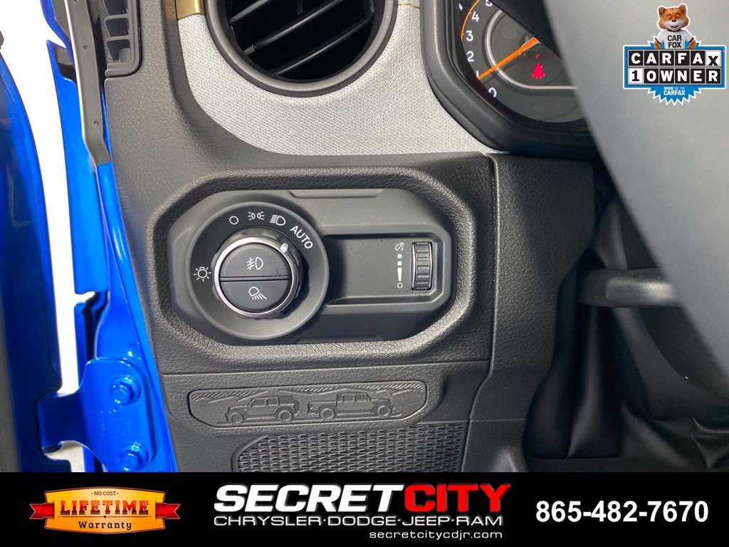Used 2025 Jeep Gladiator Mojave AWD/4WD image 13