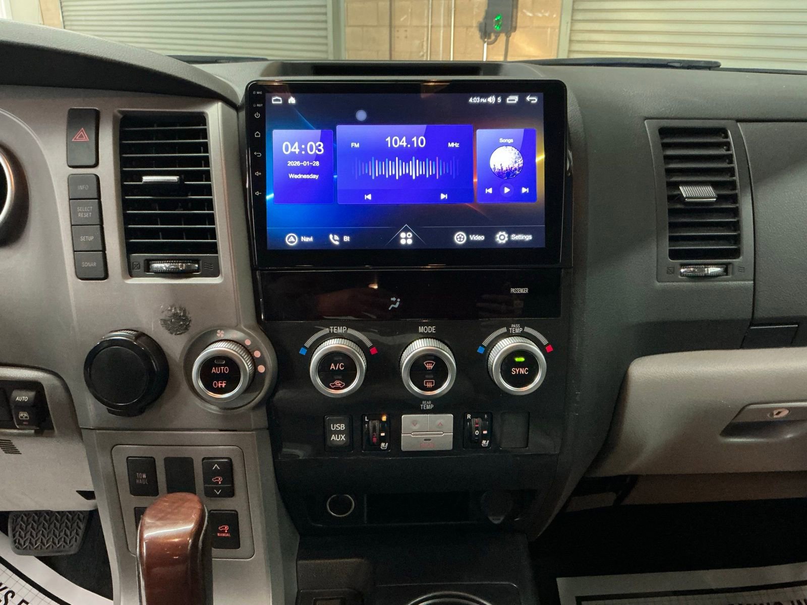 Used 2013 Toyota Sequoia Platinum w/ Preferred Accessory Pkg image 27