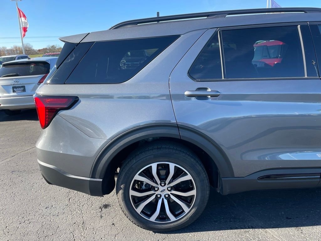 Used 2025 Ford Explorer ST-Line AWD/4WD image 32