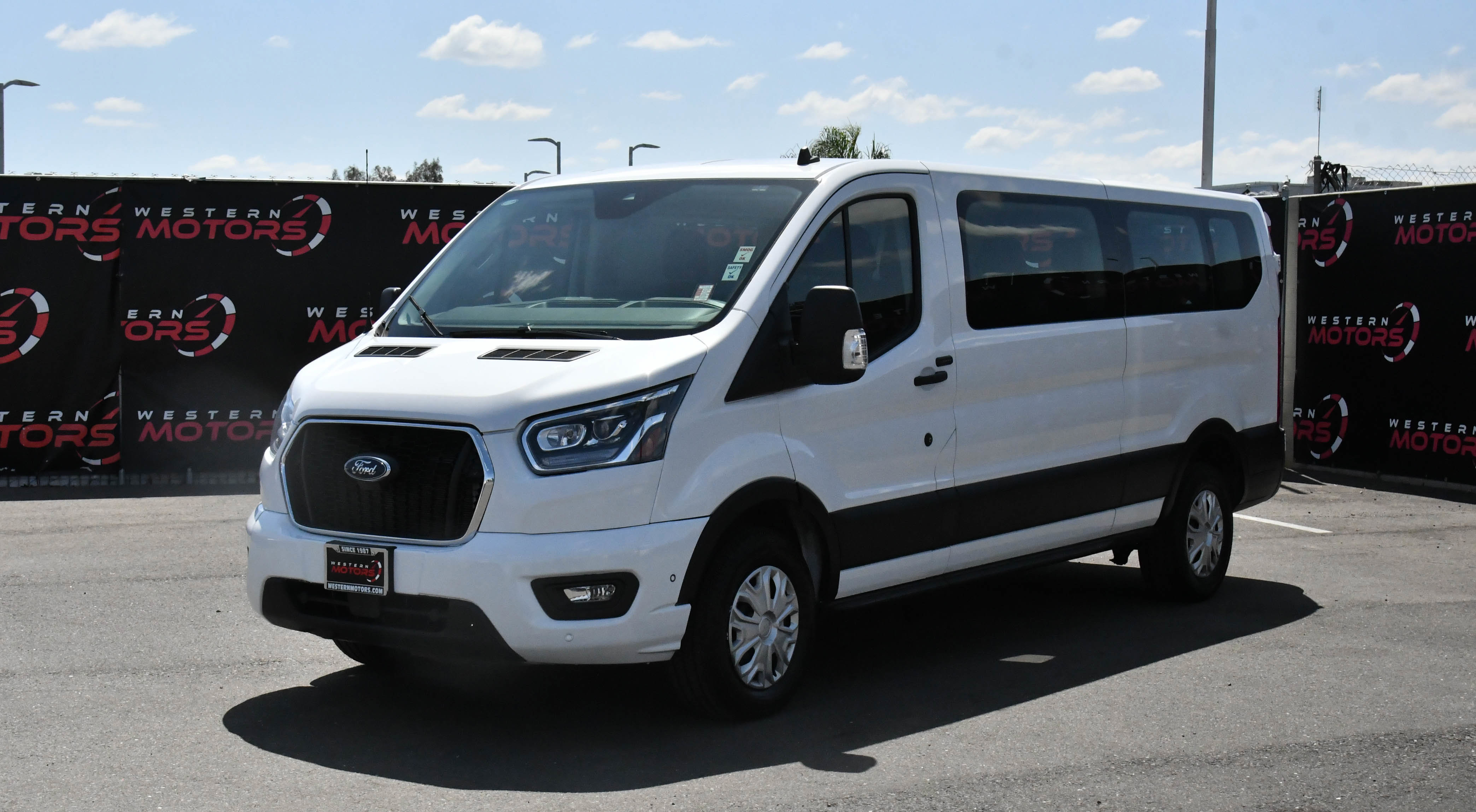 Used 2023 Ford Transit 350 XLT RWD image 3