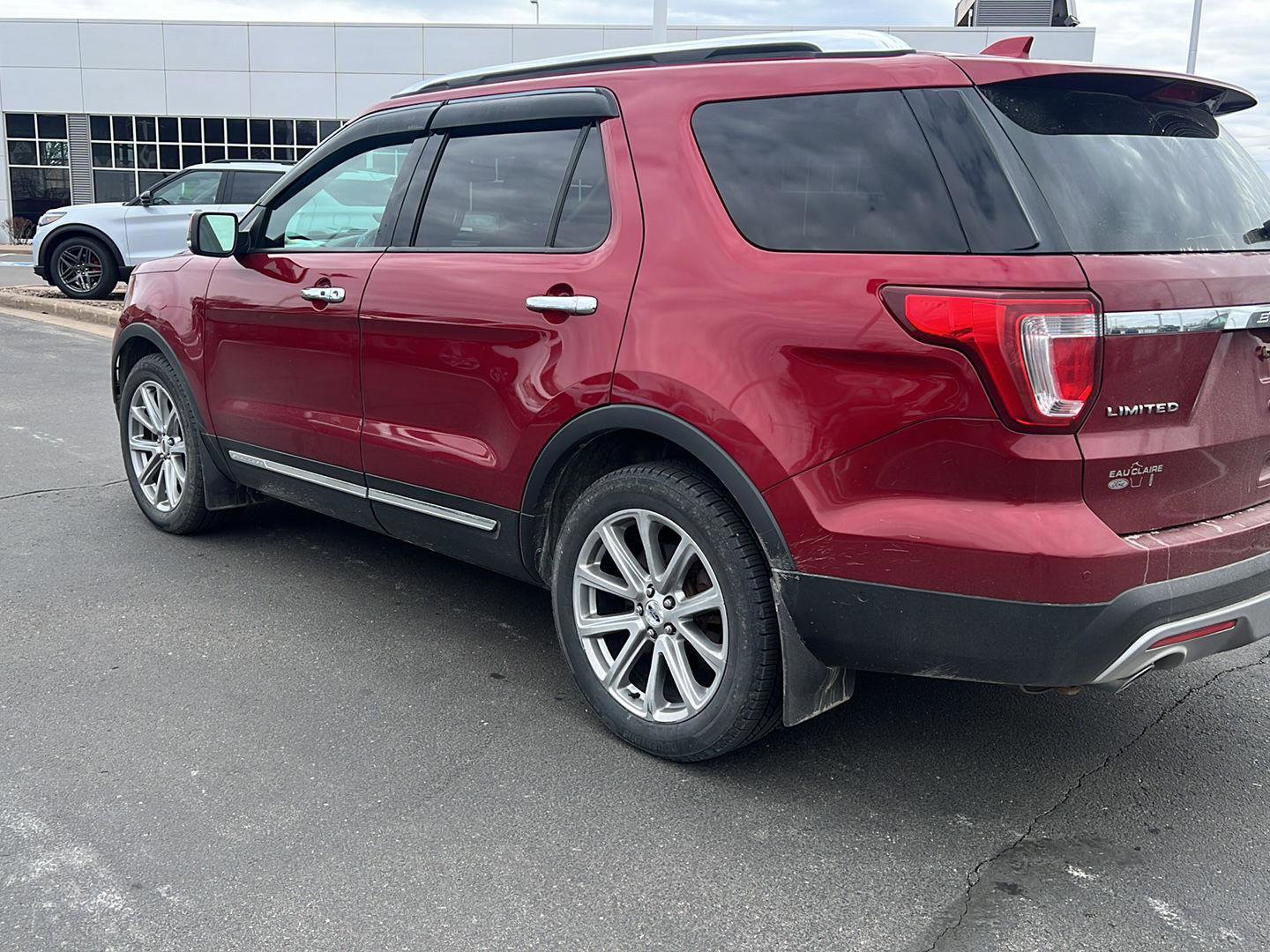 Used 2017 Ford Explorer Limited w/ Equipment Group 303A image 9