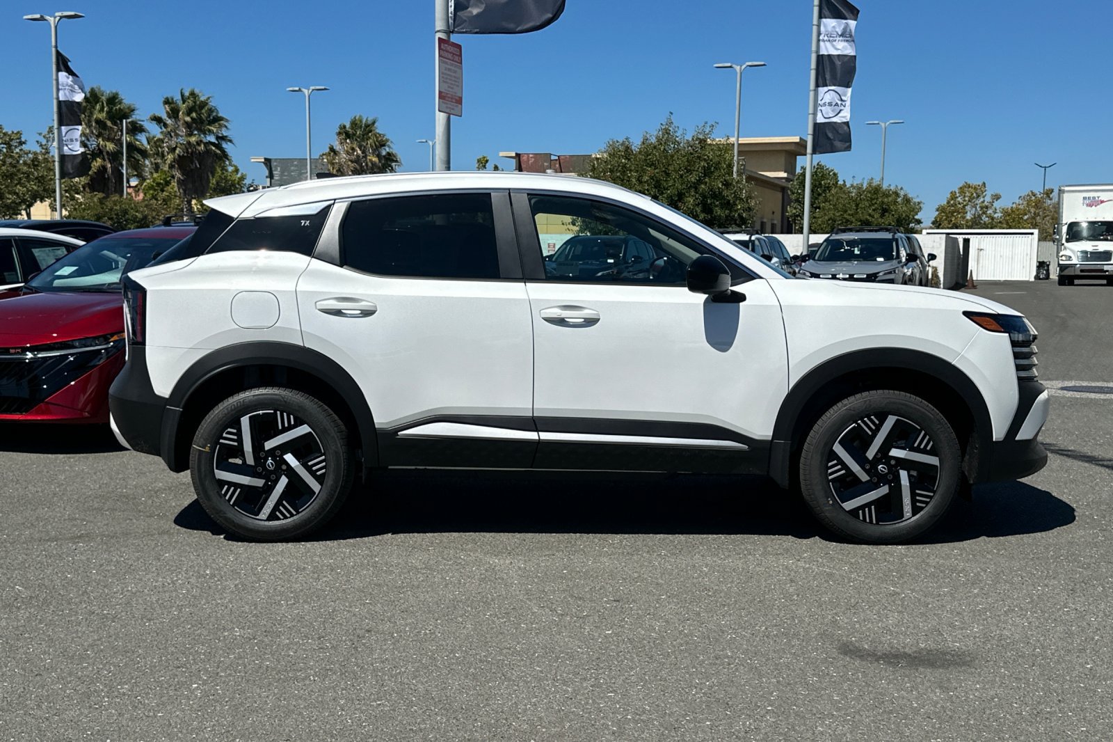New 2026 Nissan Kicks SV w/ SV Premium Package FWD image 3