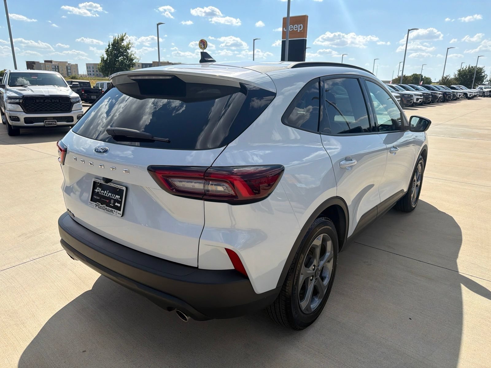 Used 2025 Ford Escape ST-Line FWD image 5