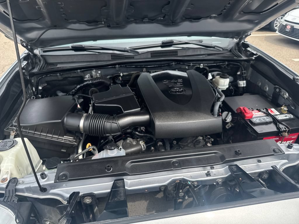 Used 2020 Toyota Tacoma SR5 AWD/4WD image 45
