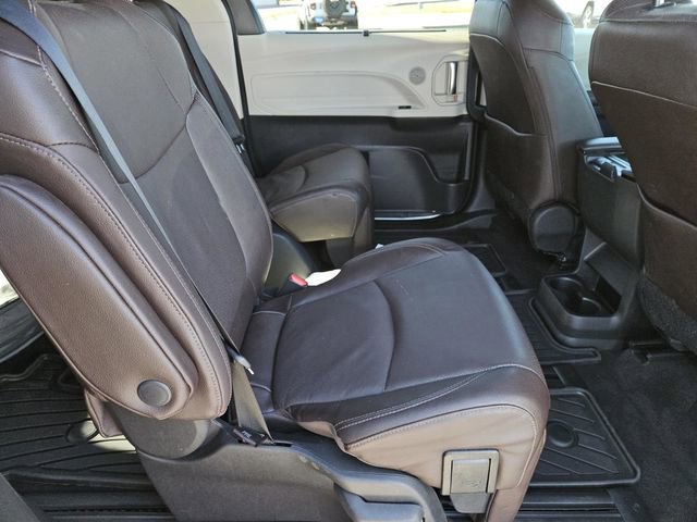 Used 2022 Toyota Sienna Platinum image 34