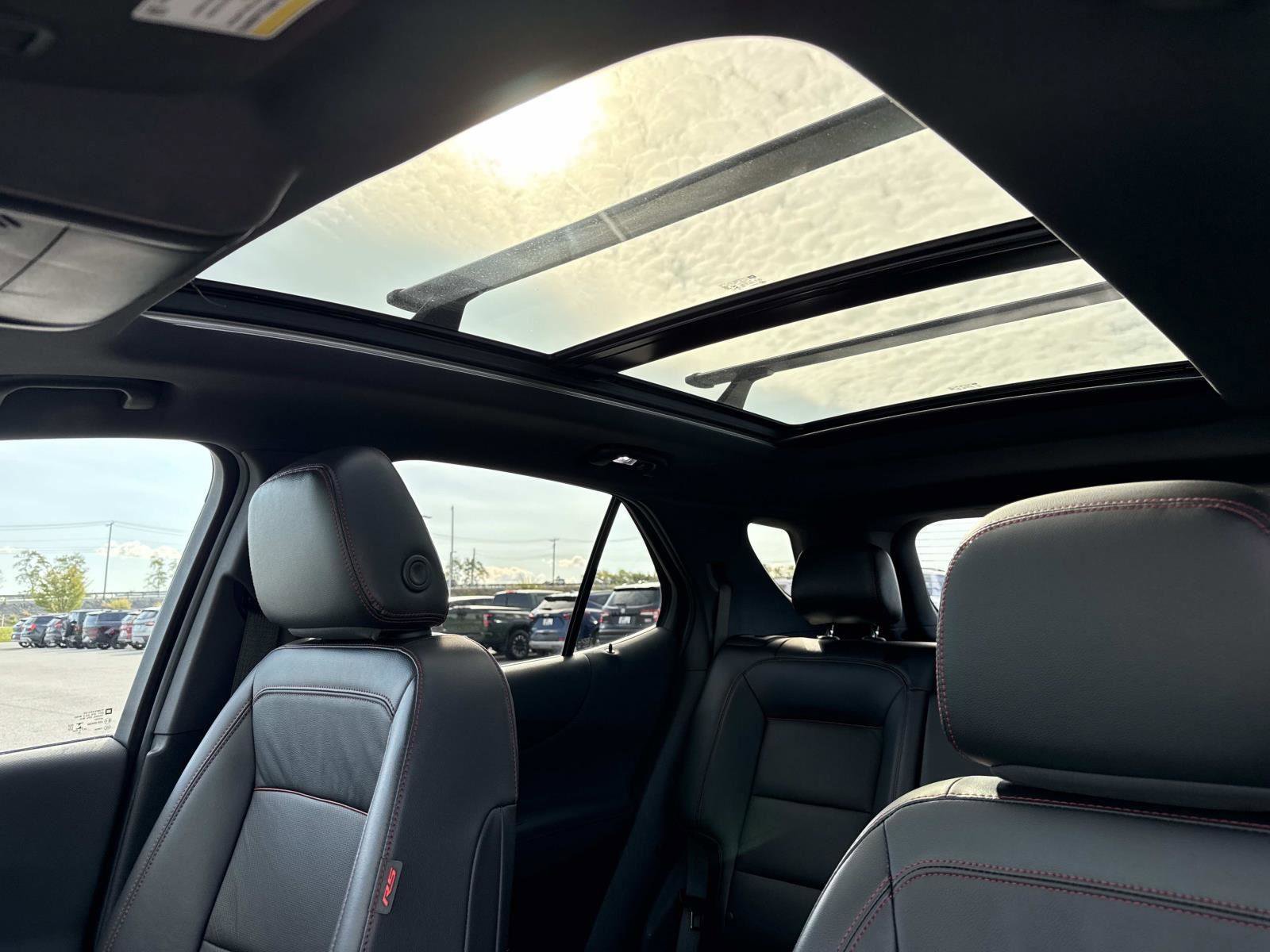 Used 2023 Chevrolet Equinox RS w/ RS Leather Package image 3