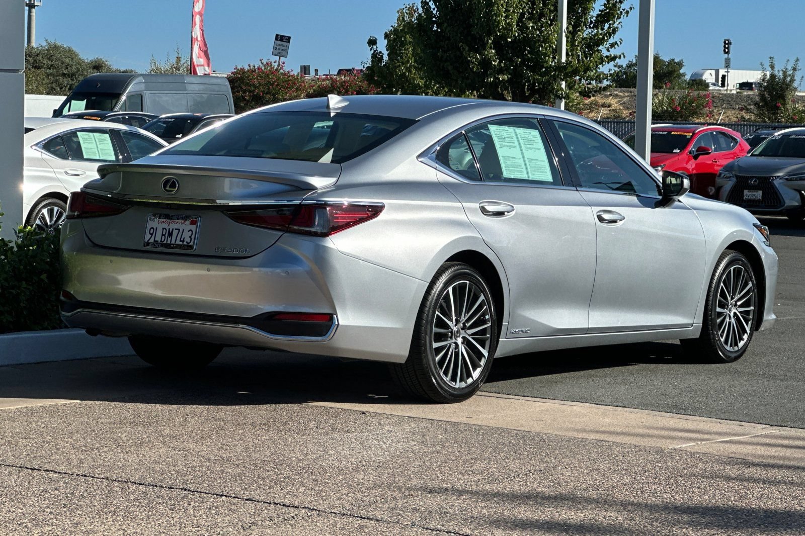Used 2022 Lexus ES 300h w/ Premium Package FWD image 4