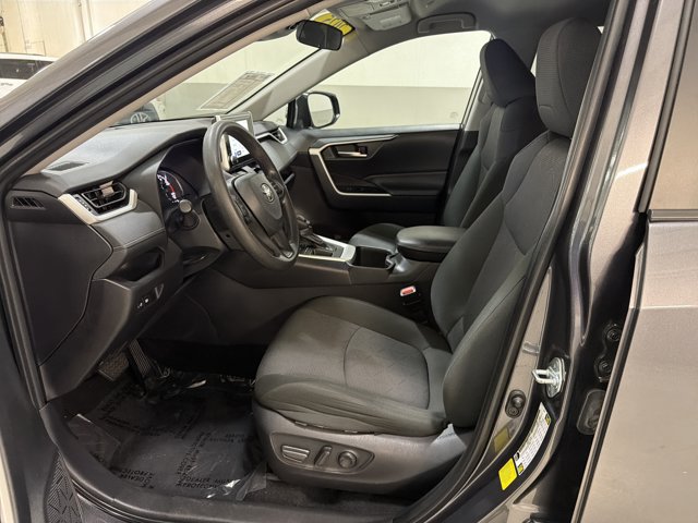 Used 2025 Toyota RAV4 XLE FWD image 15
