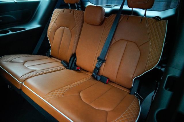 Used 2025 Chrysler Pacifica Pinnacle image 17