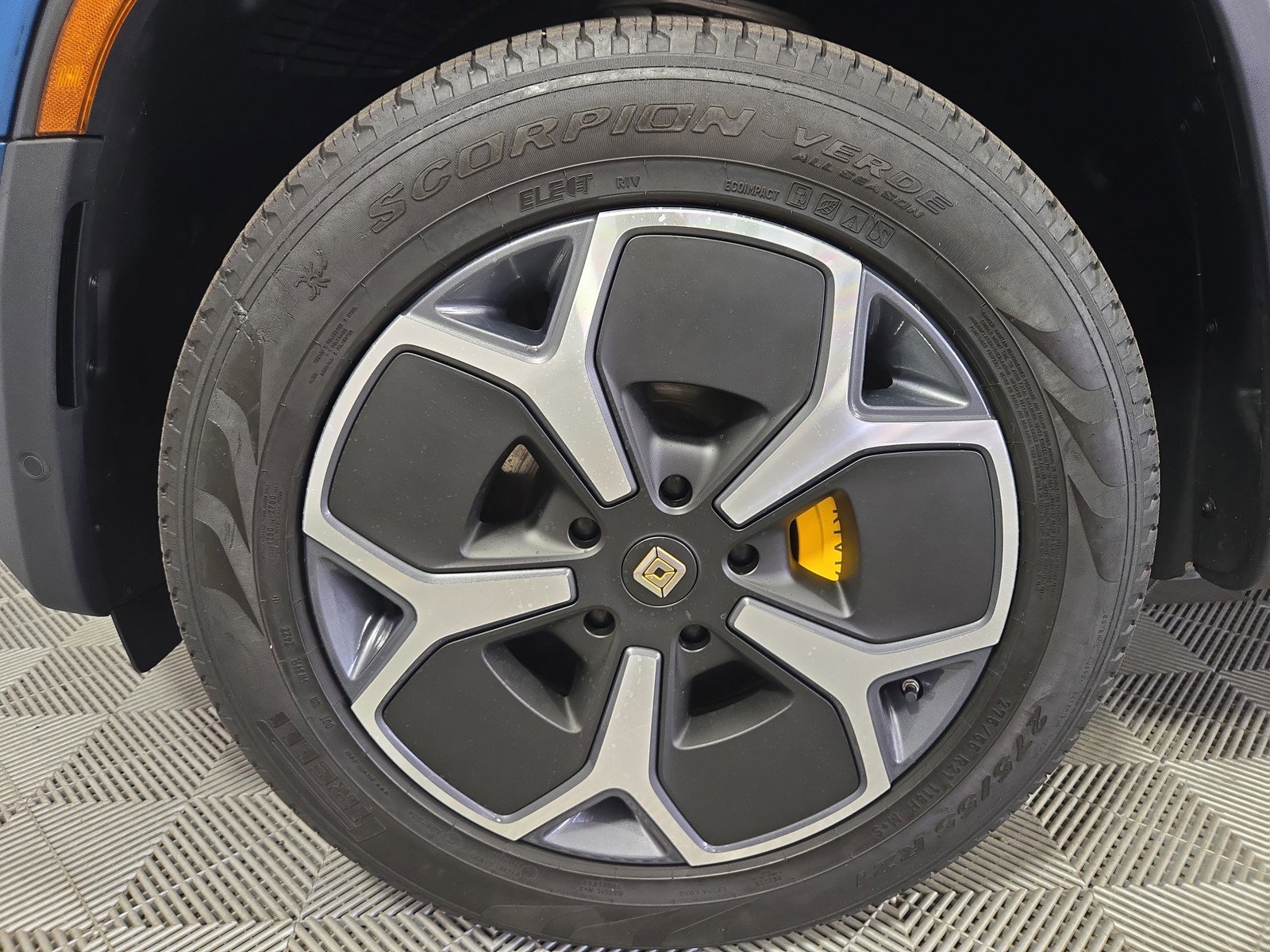 Used 2022 Rivian R1T Adventure image 9