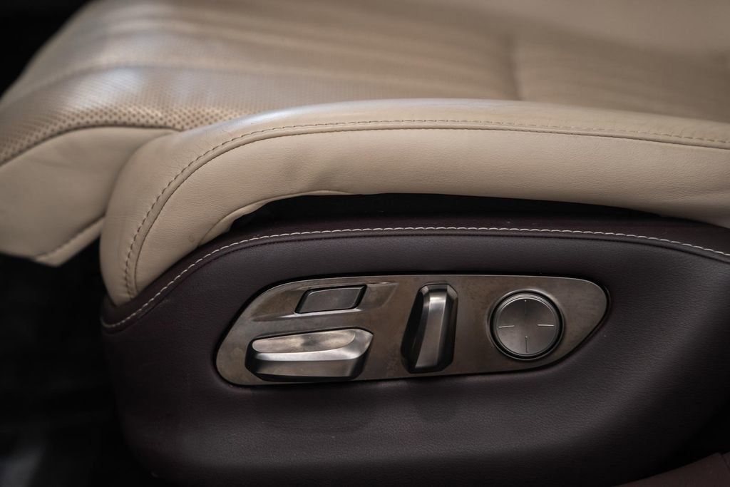 Used 2019 Lexus LS 500h w/ Luxury Package image 37