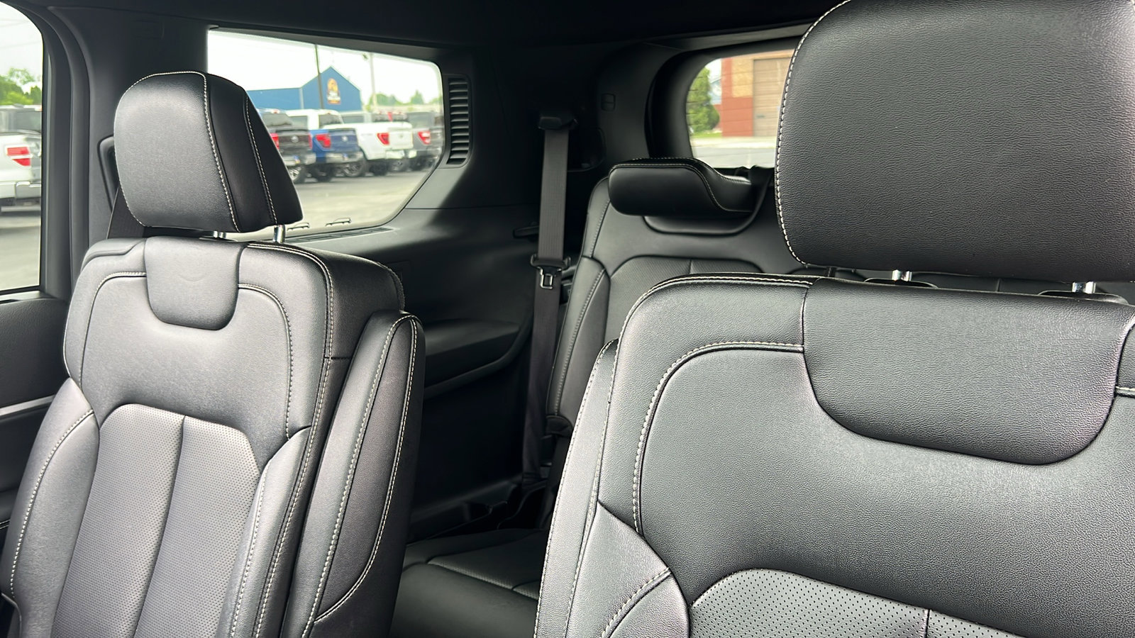 Used 2024 Jeep Grand Cherokee L Limited w/ Luxury Tech Group II image 36