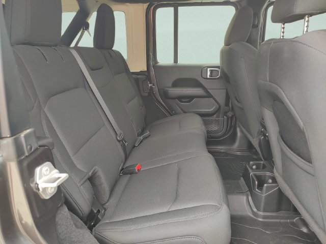 Used 2023 Jeep Wrangler Unlimited Sahara w/ Cold Weather Group AWD/4WD image 32