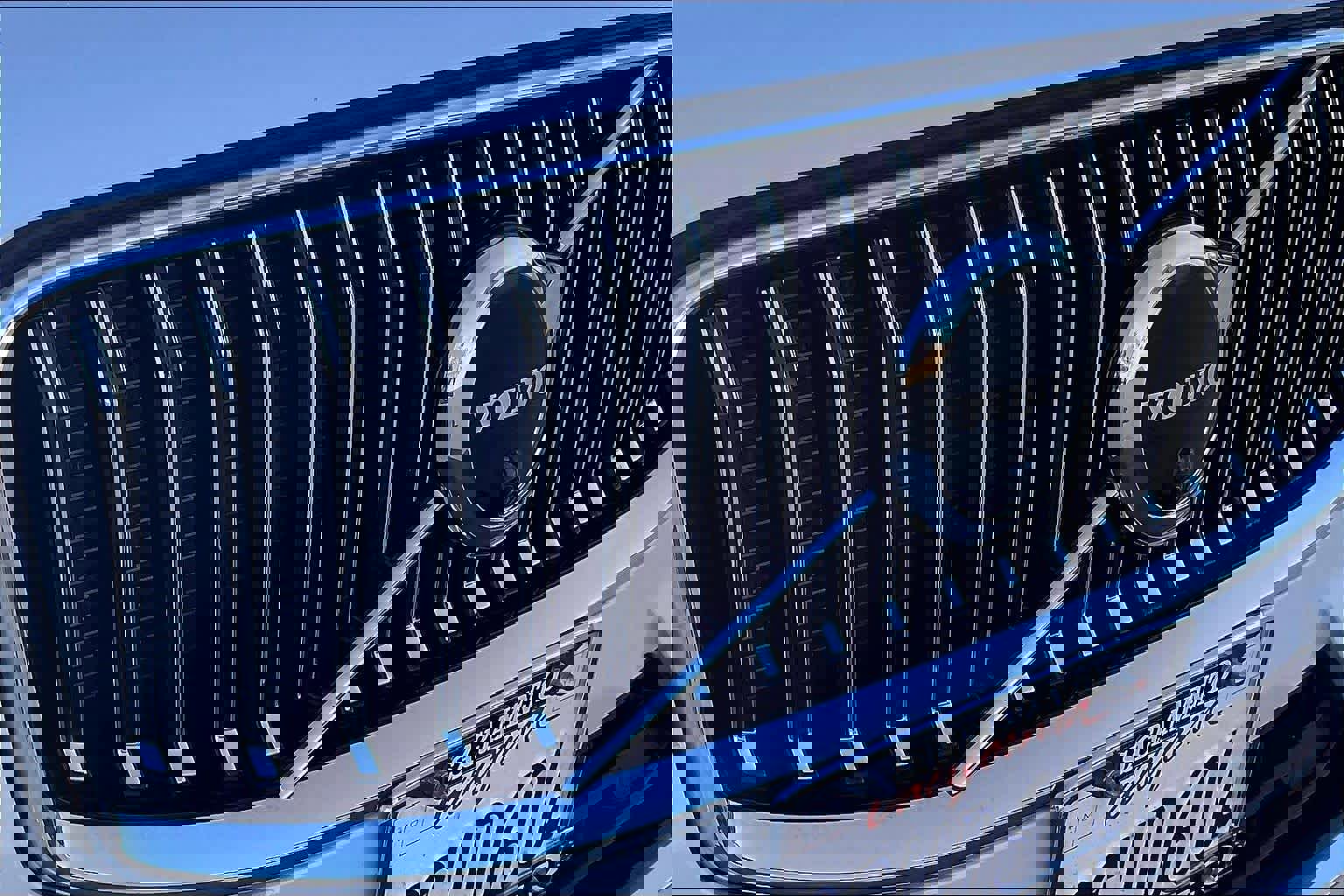 Used 2023 Volvo XC60 T8 Plus image 33