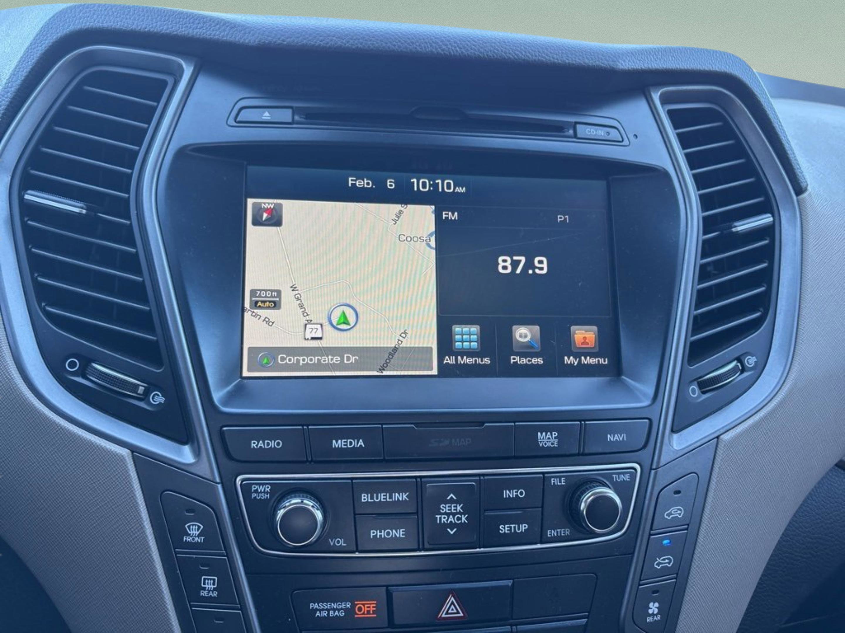 Used 2018 Hyundai Santa Fe SE image 16