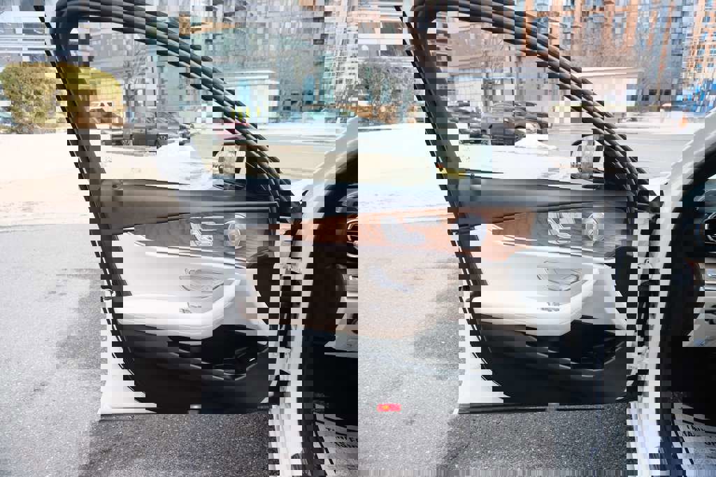 Used 2018 Mercedes-Benz E 300 w/ Premium 3 Package (Q03) image 18