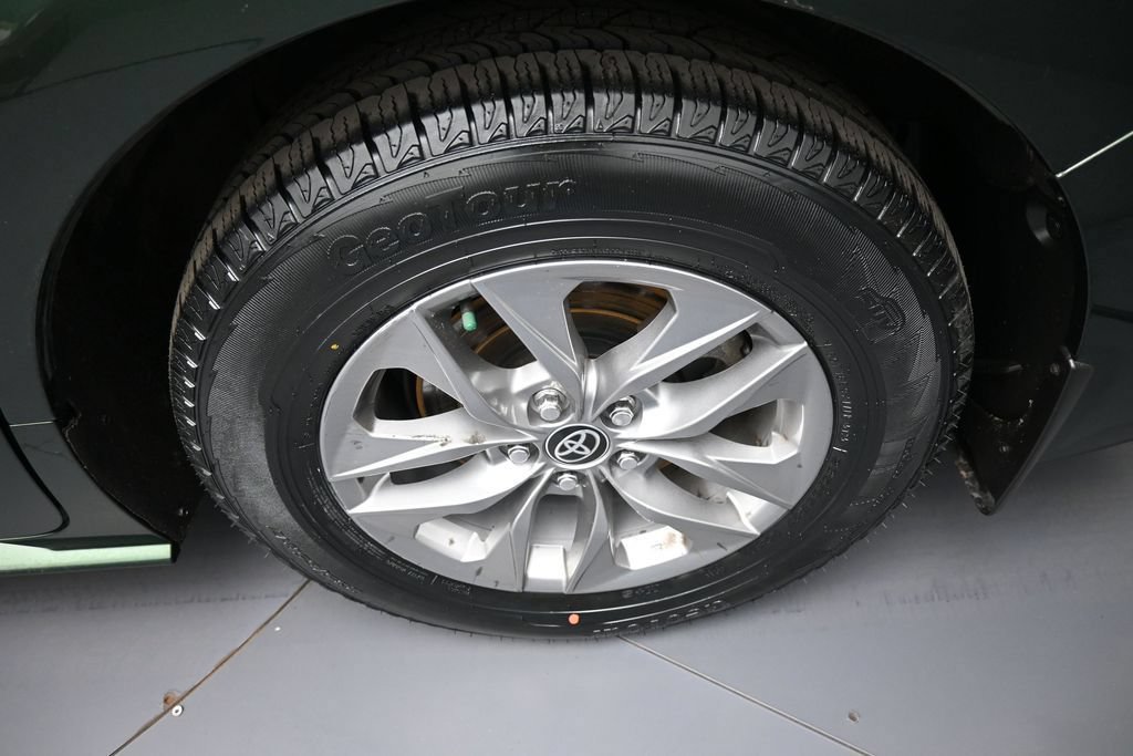 Certified 2025 Toyota Sienna XLE w/ XLE Plus Package AWD/4WD image 15