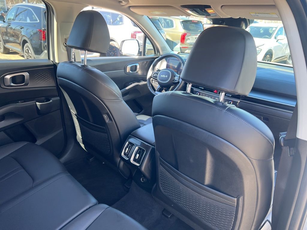 Certified 2025 Kia Sorento S image 15