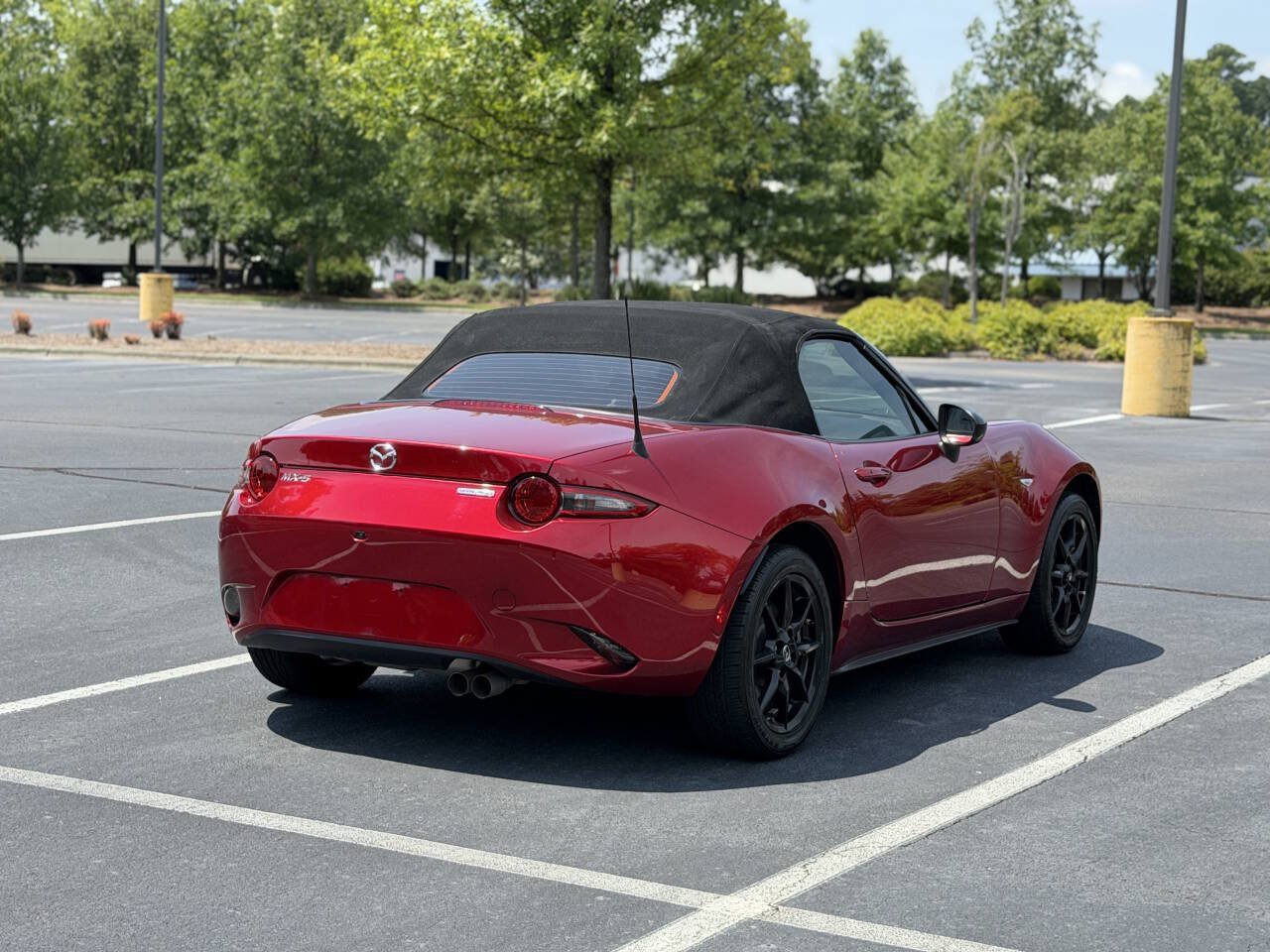 Used 2020 MAZDA MX-5 Miata Sport RWD image 8