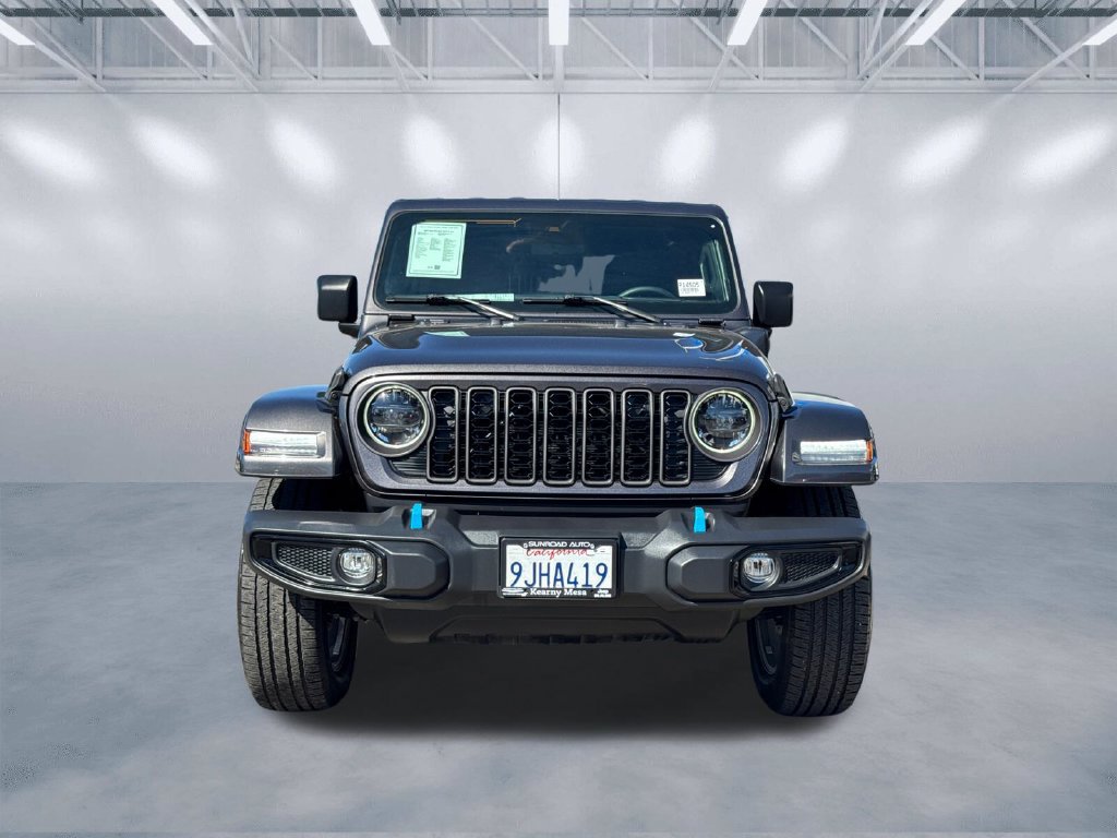 Used 2024 Jeep Wrangler Unlimited w/ Convenience Group AWD/4WD image 2