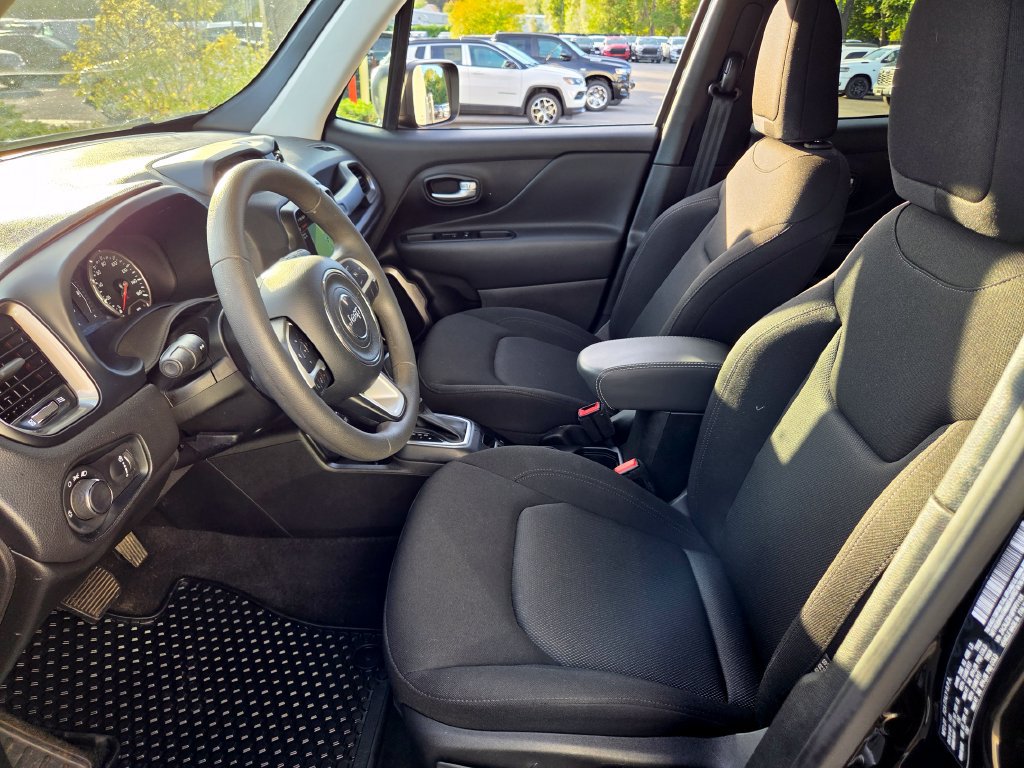 Used 2023 Jeep Renegade Latitude AWD/4WD image 20