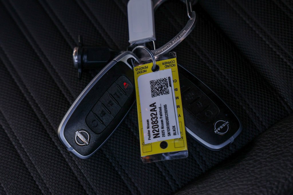 Used 2025 Nissan Pathfinder Rock Creek AWD/4WD image 33